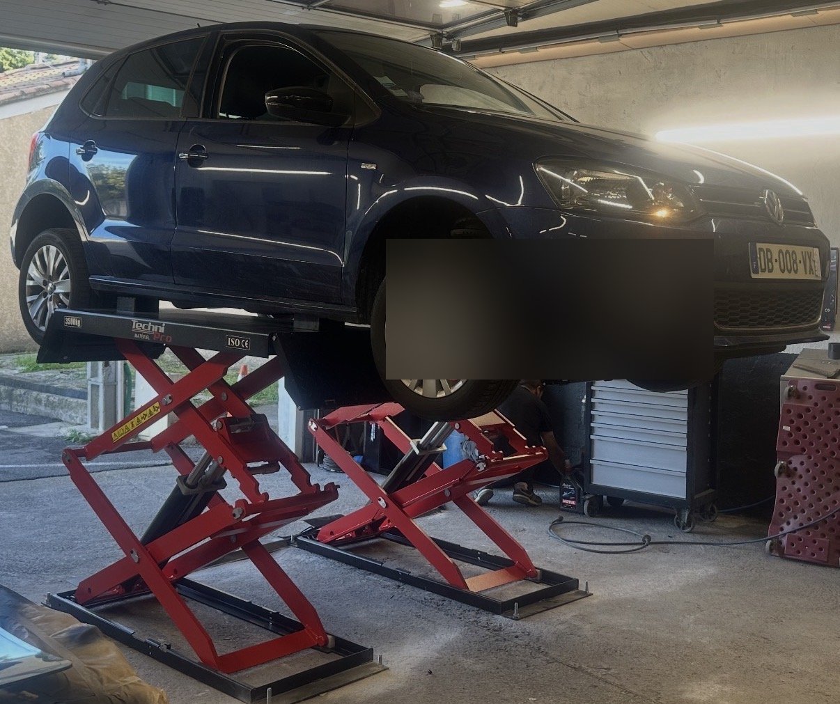 Pont élévateur Hydro'Lift dans un atelier professionnel en Hauts-de-France