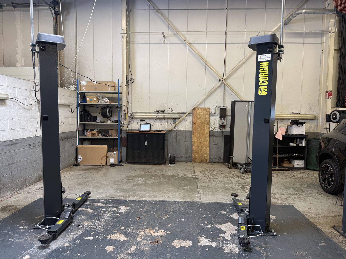 Pont élévateur Corghi 2 colonnes installé par Hydro'Lift